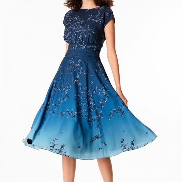 Eshakti Dress - Picture 3 of 7